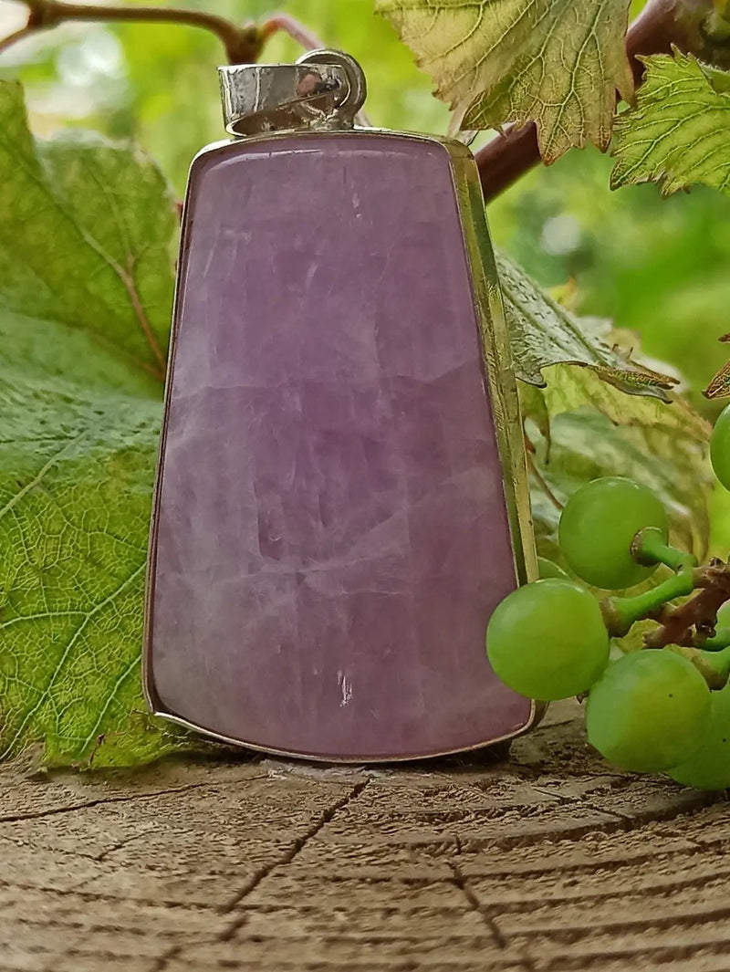 Load image into Gallery viewer, Kunzite du Brésil pendentif monté/ Argt925 Grade A++++ Kunzite pendentif
