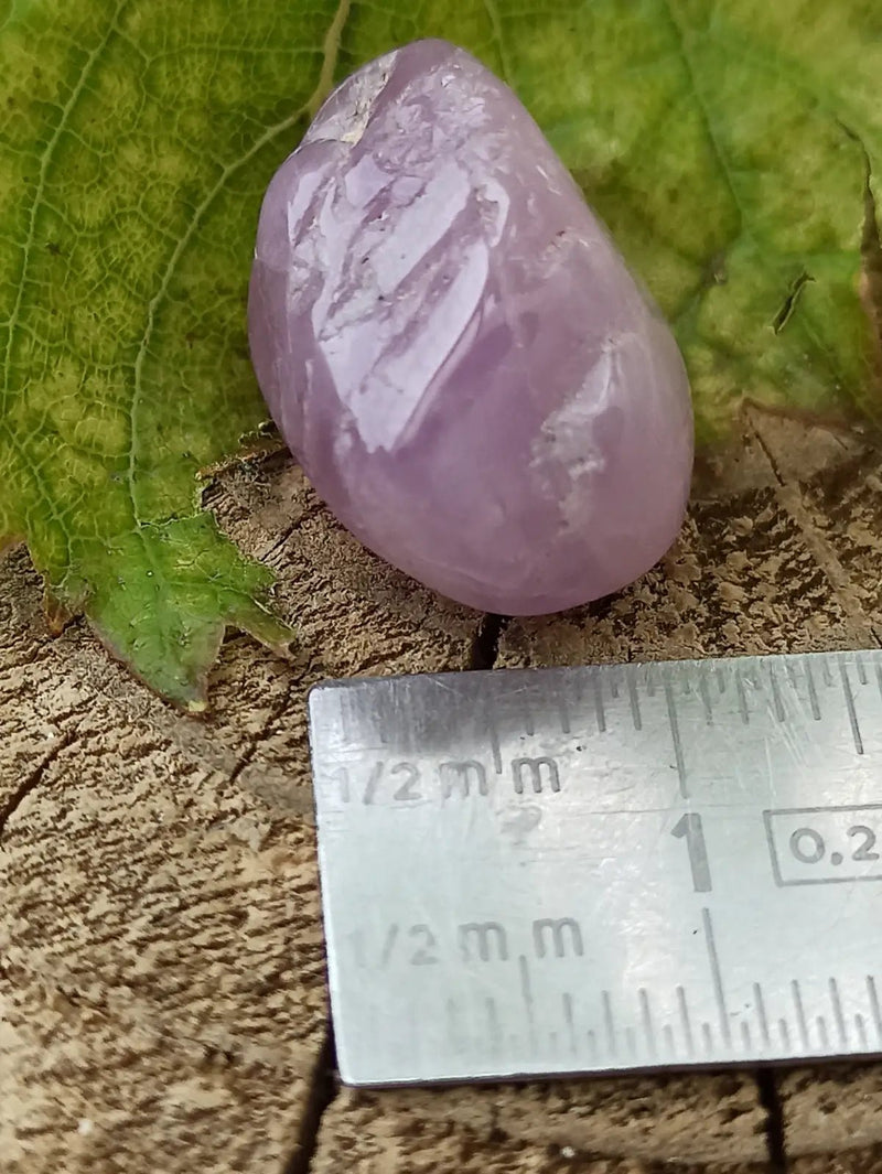 Load image into Gallery viewer, Kunzite du Brésil pierre roulée Grade A++++ Kunzite pierre roulée
