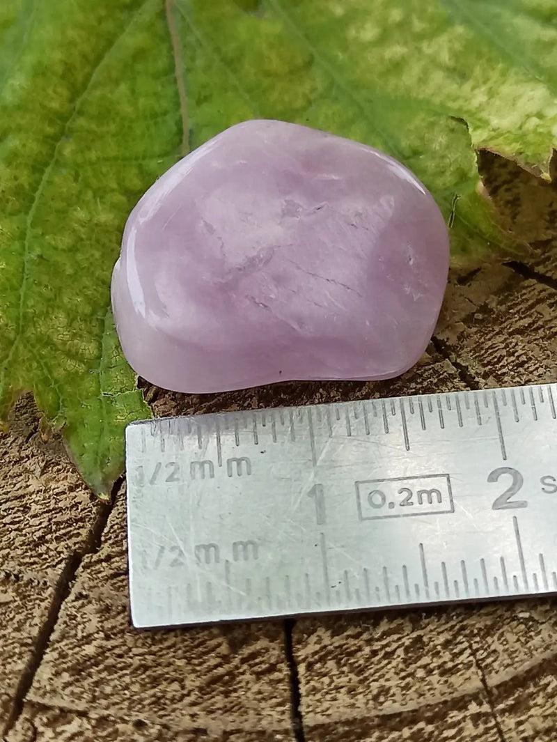 Chargez l'image dans la visionneuse de la galerie, Kunzite du Brésil pierre roulée Grade A++++ Kunzite pierre roulée
