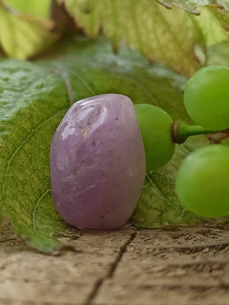 Load image into Gallery viewer, Kunzite du Brésil pierre roulée Grade A++++ Kunzite pierre roulée
