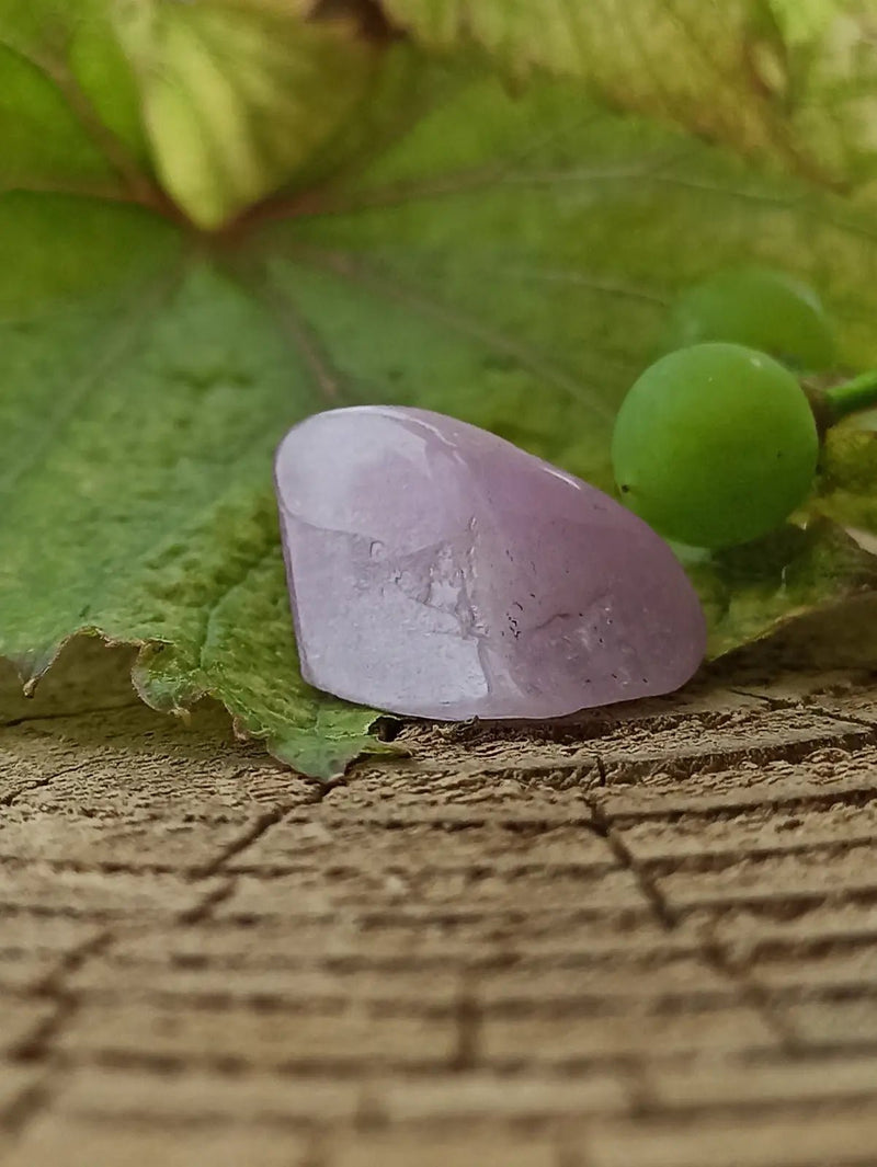 Load image into Gallery viewer, Kunzite du Brésil pierre roulée Grade A++++ Kunzite pierre roulée
