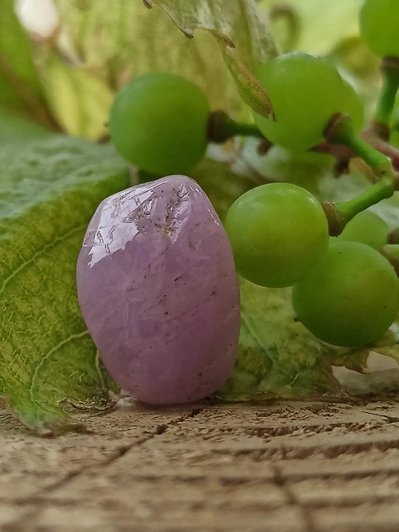 Load image into Gallery viewer, Kunzite du Brésil pierre roulée Grade A++++ Kunzite pierre roulée
