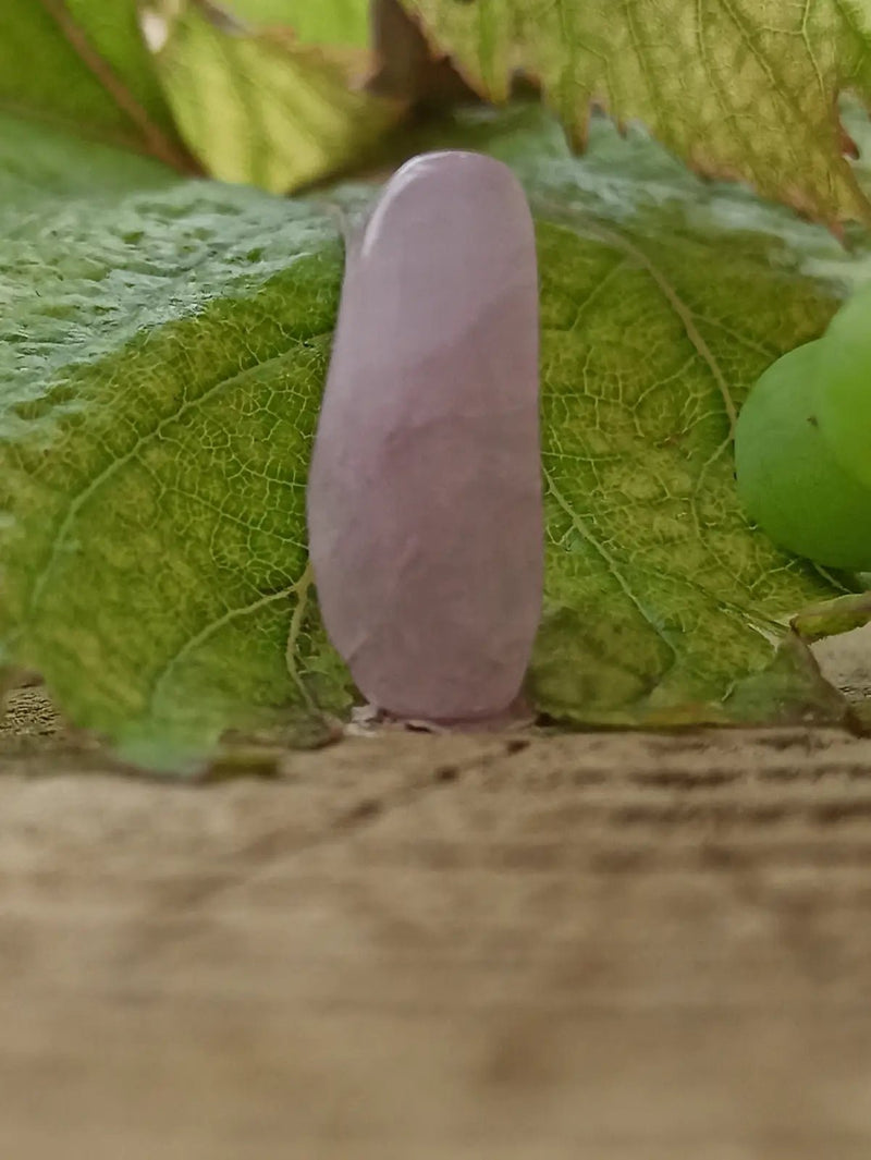 Chargez l'image dans la visionneuse de la galerie, Kunzite du Brésil pierre roulée Grade A++++ Kunzite pierre roulée
