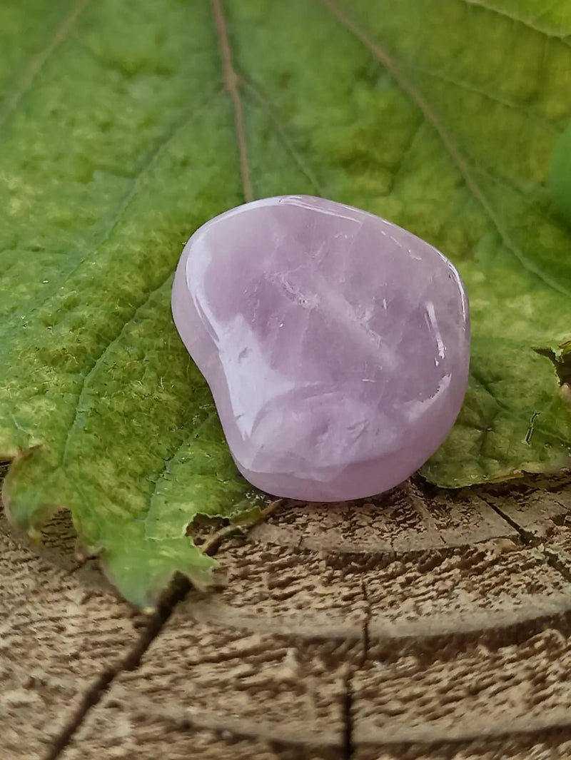 Chargez l'image dans la visionneuse de la galerie, Kunzite du Brésil pierre roulée Grade A++++ Kunzite pierre roulée
