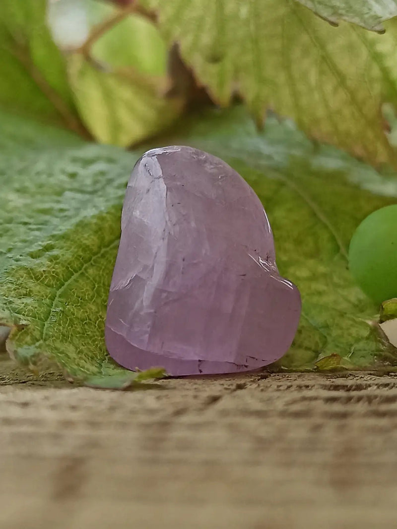 Chargez l'image dans la visionneuse de la galerie, Kunzite du Brésil pierre roulée Grade A++++ Kunzite pierre roulée
