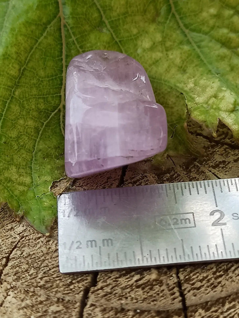 Chargez l'image dans la visionneuse de la galerie, Kunzite du Brésil pierre roulée Grade A++++ Kunzite pierre roulée
