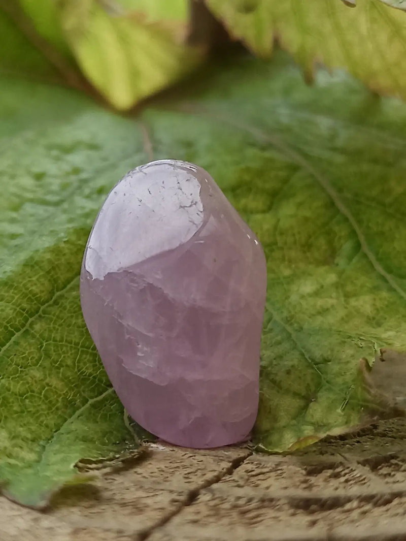 Chargez l'image dans la visionneuse de la galerie, Kunzite du Brésil pierre roulée Grade A++++ Kunzite pierre roulée
