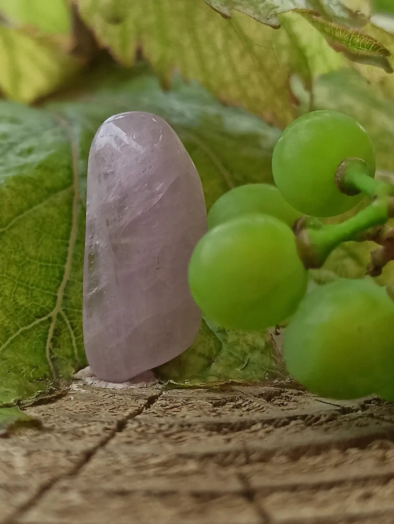 Load image into Gallery viewer, Kunzite du Brésil pierre roulée Grade A++++ Kunzite pierre roulée
