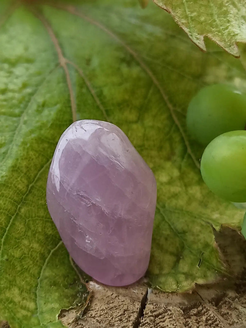 Chargez l'image dans la visionneuse de la galerie, Kunzite du Brésil pierre roulée Grade A++++ Kunzite pierre roulée

