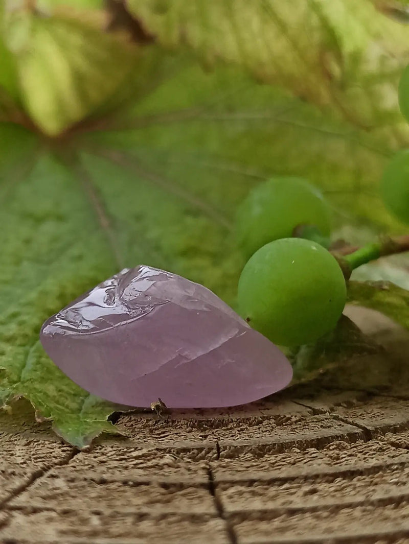 Load image into Gallery viewer, Kunzite du Brésil pierre roulée Grade A++++ Kunzite pierre roulée
