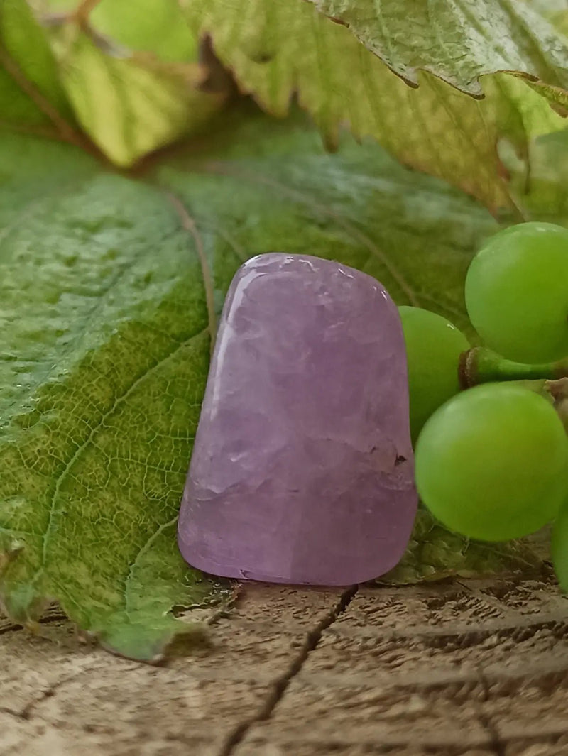 Chargez l'image dans la visionneuse de la galerie, Kunzite du Brésil pierre roulée Grade A++++ Kunzite pierre roulée
