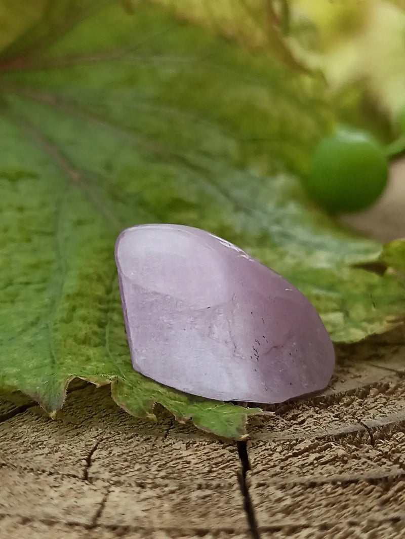 Load image into Gallery viewer, Kunzite du Brésil pierre roulée Grade A++++ Kunzite pierre roulée
