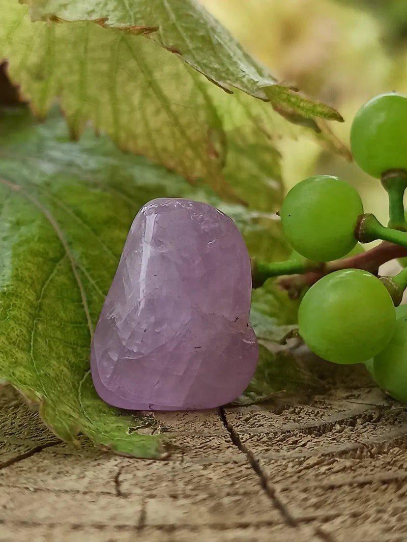 Chargez l'image dans la visionneuse de la galerie, Kunzite du Brésil pierre roulée Grade A++++ Kunzite pierre roulée
