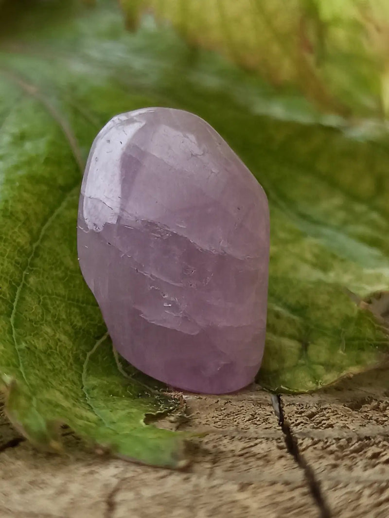 Chargez l'image dans la visionneuse de la galerie, Kunzite du Brésil pierre roulée Grade A++++ Kunzite pierre roulée
