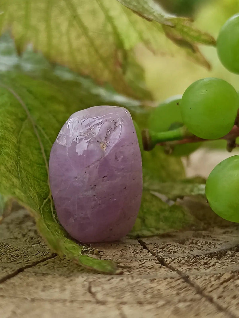 Load image into Gallery viewer, Kunzite du Brésil pierre roulée Grade A++++ Kunzite pierre roulée
