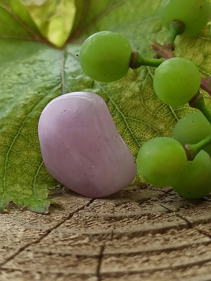 Chargez l'image dans la visionneuse de la galerie, Kunzite du Brésil pierre roulée Grade A++++ Kunzite pierre roulée
