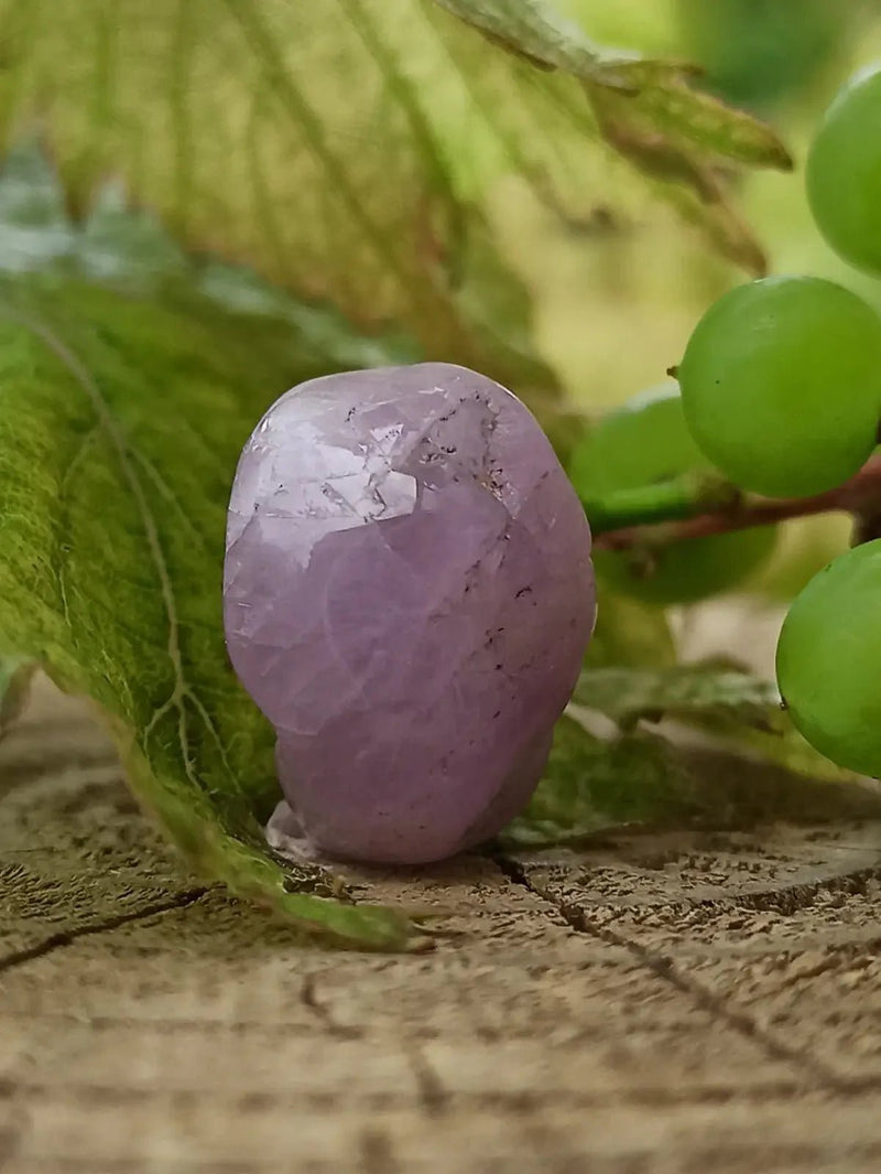 Load image into Gallery viewer, Kunzite du Brésil pierre roulée Grade A++++ Kunzite pierre roulée
