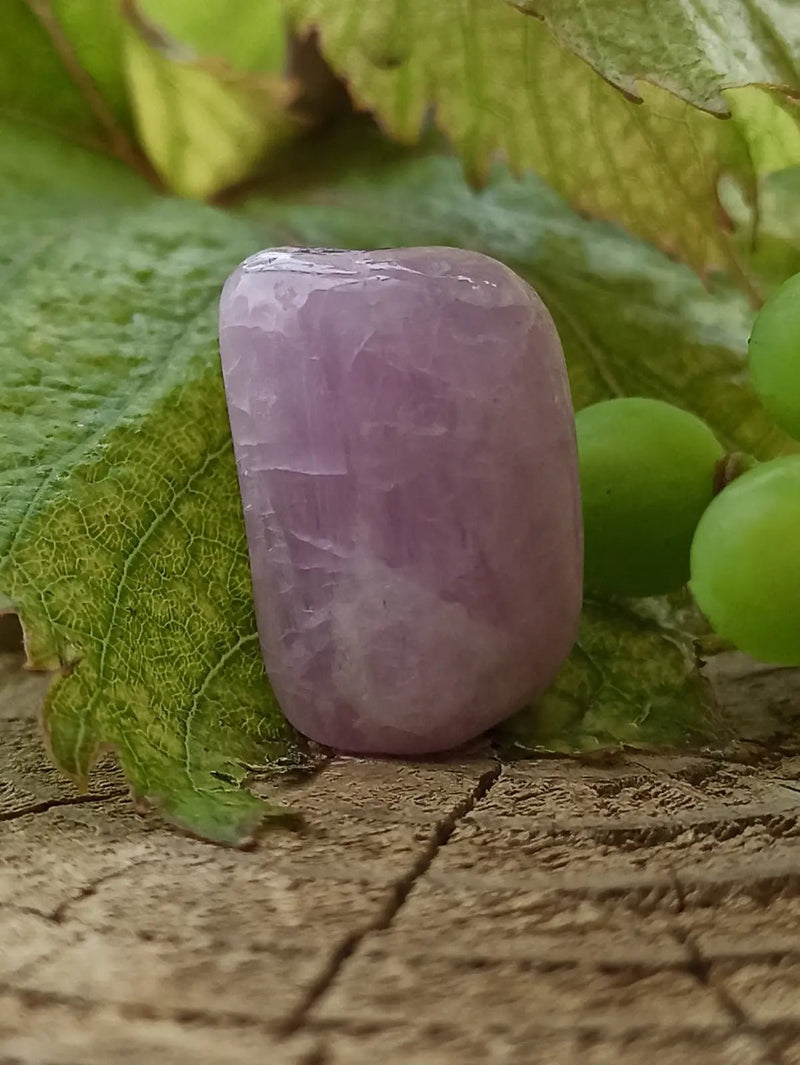 Load image into Gallery viewer, Kunzite du Brésil pierre roulée Grade A++++ Kunzite pierre roulée
