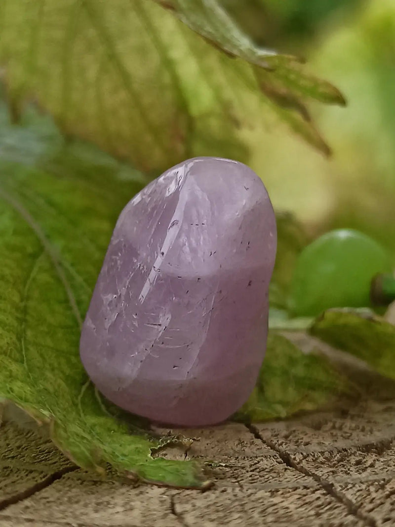 Load image into Gallery viewer, Kunzite du Brésil pierre roulée Grade A++++ Kunzite pierre roulée
