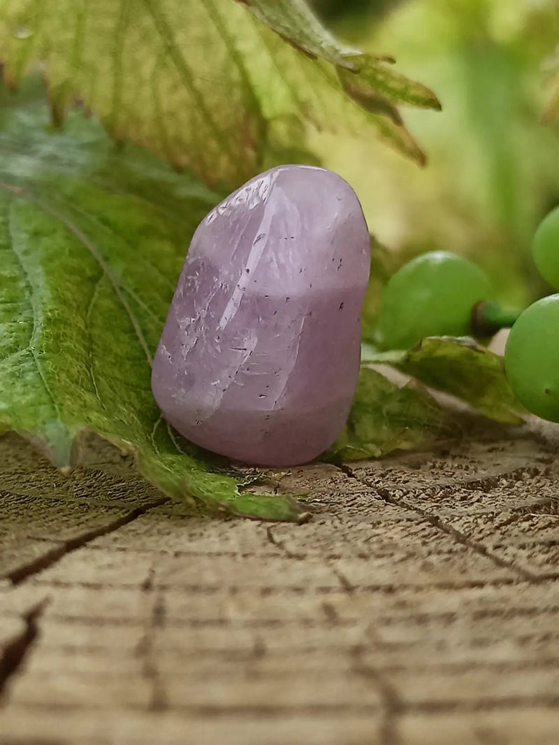 Load image into Gallery viewer, Kunzite du Brésil pierre roulée Grade A++++ Kunzite pierre roulée

