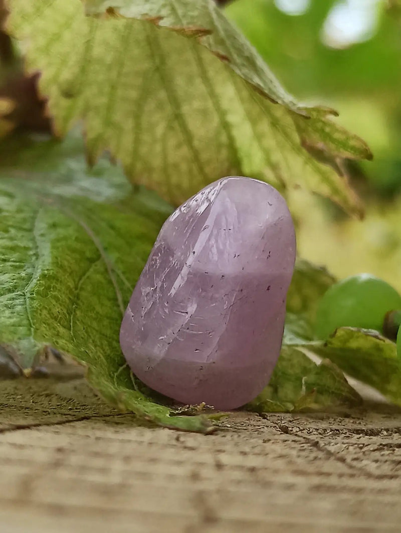 Load image into Gallery viewer, Kunzite du Brésil pierre roulée Grade A++++ Kunzite pierre roulée

