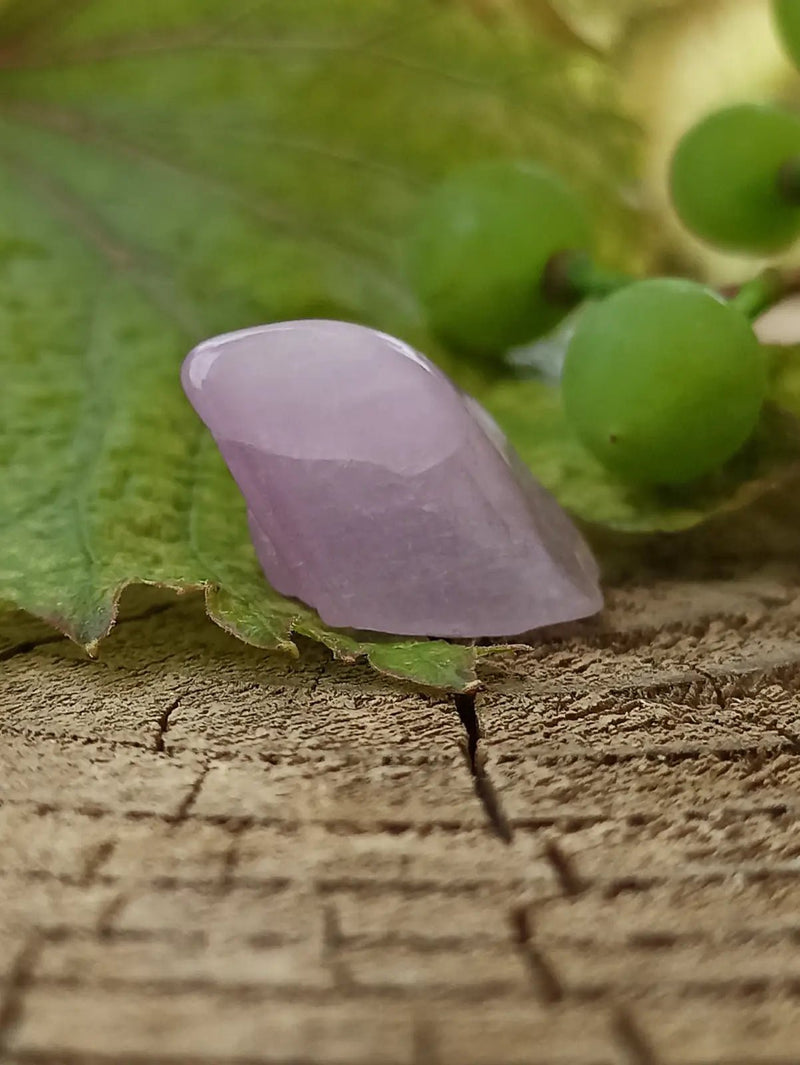 Load image into Gallery viewer, Kunzite du Brésil pierre roulée Grade A++++ Kunzite pierre roulée
