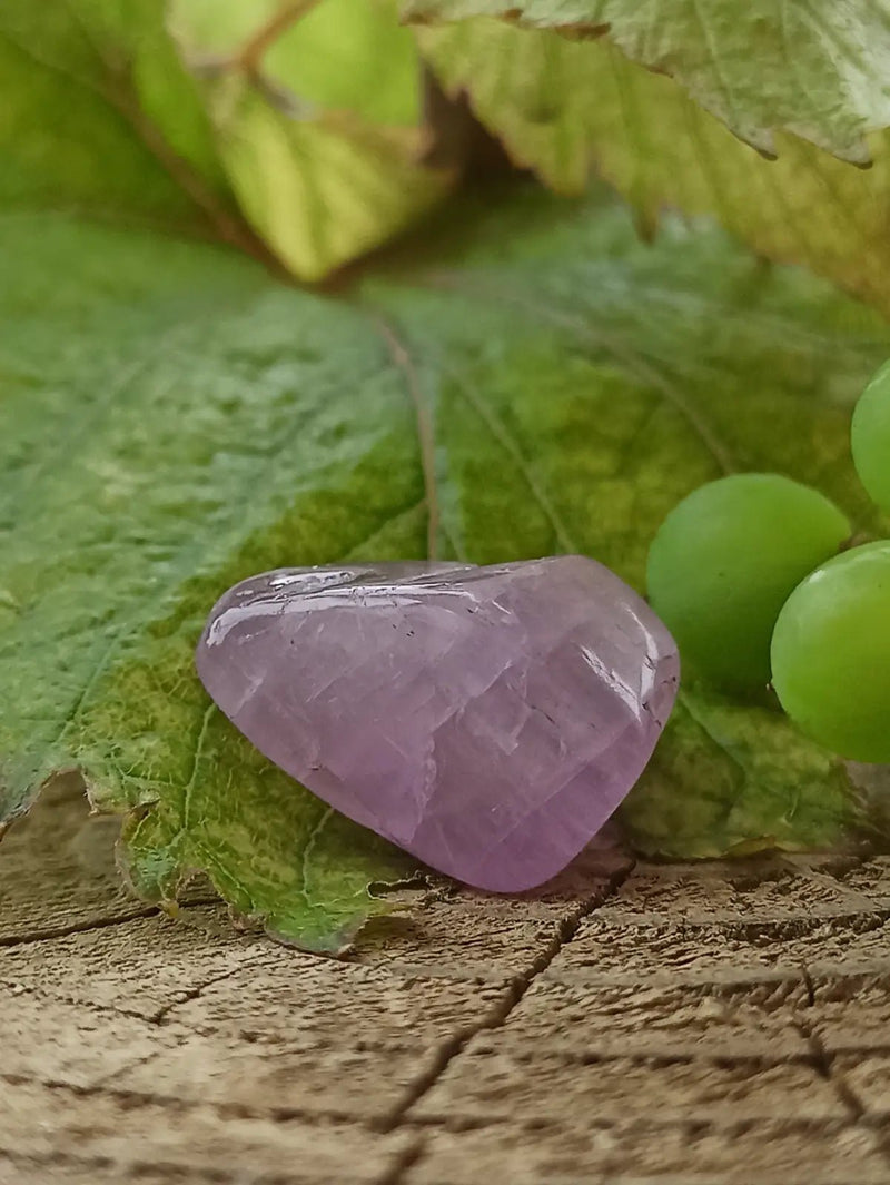 Chargez l'image dans la visionneuse de la galerie, Kunzite du Brésil pierre roulée Grade A++++ Kunzite pierre roulée

