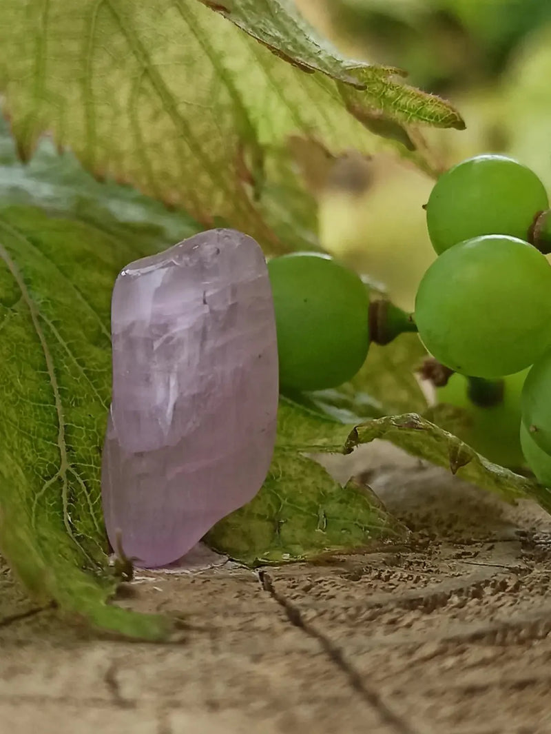 Load image into Gallery viewer, Kunzite du Brésil pierre roulées Grade A++++ Kunzite pierre roulée

