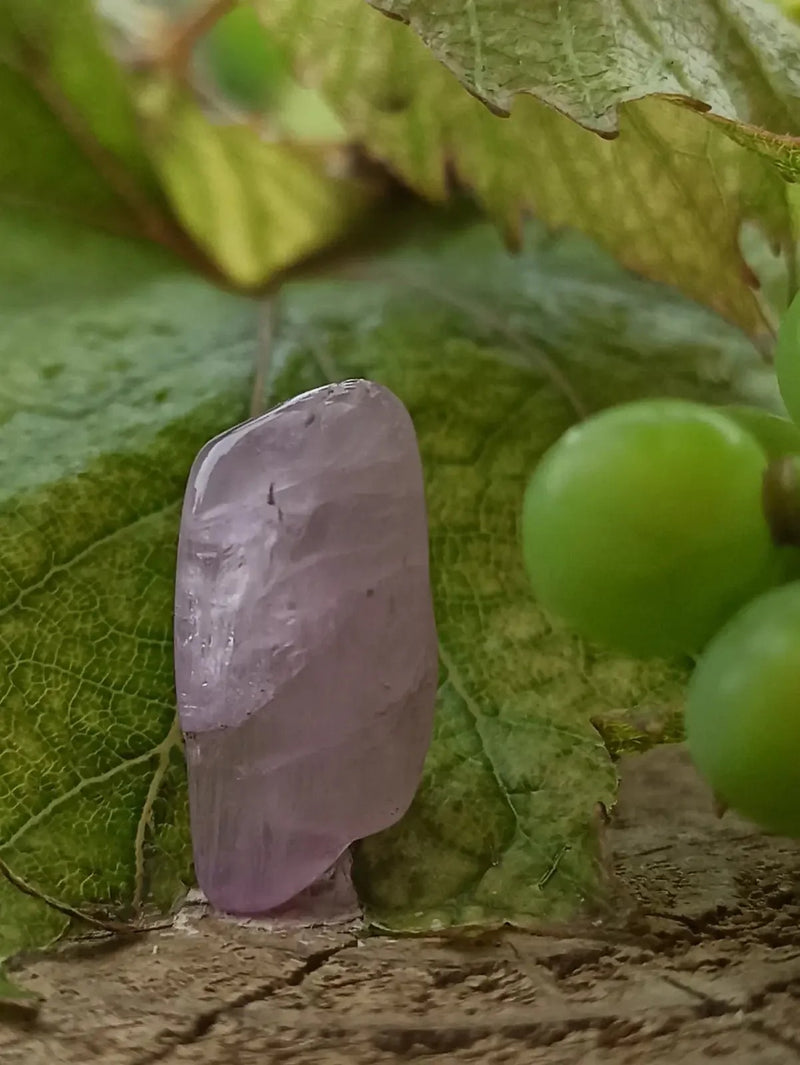 Load image into Gallery viewer, Kunzite du Brésil pierre roulées Grade A++++ Kunzite pierre roulée
