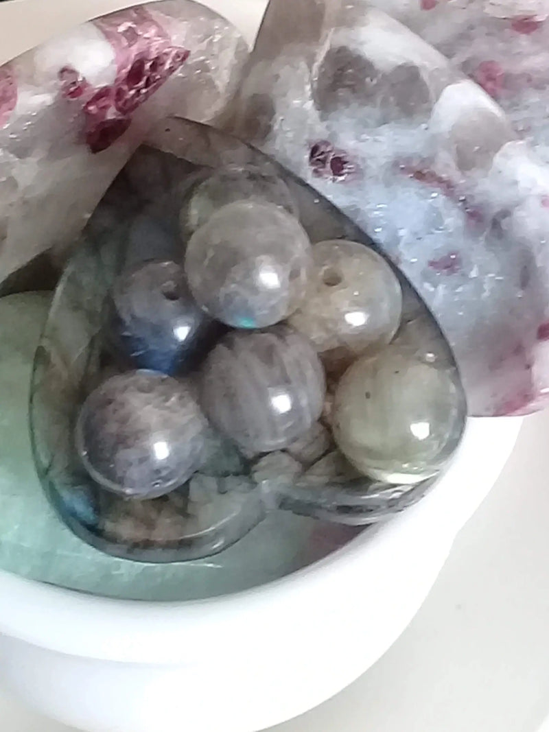 Laden Sie das Bild in Galerie -Viewer, Labradorite du Canada perle Grade A++++ Prix perle à l’unité Labradorite du Canada perle 8mm Dans la besace du p&#39;tit Poucet   
