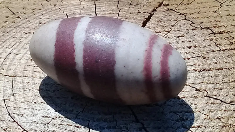 Chargez l&#39;image dans la visionneuse de la galerie, Lingam Shiva Grade A ++++ Shiva Lingam pierre roulée
