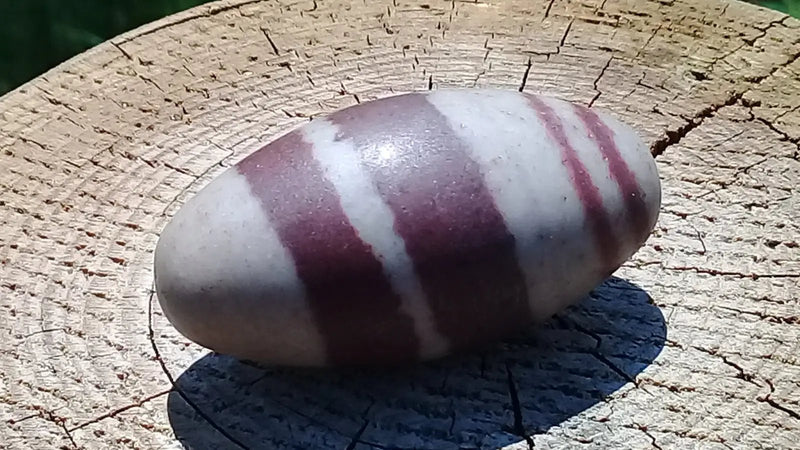 Chargez l&#39;image dans la visionneuse de la galerie, Lingam Shiva Grade A ++++ Shiva Lingam pierre roulée
