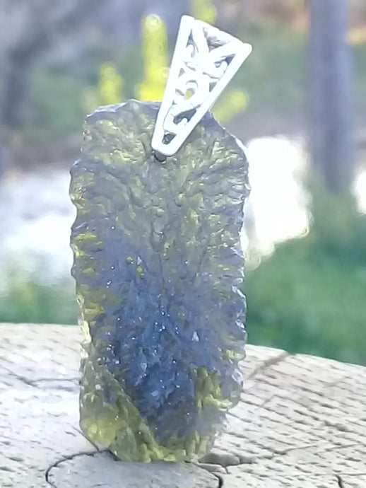 Moldavite pendentif Grade A ++++ (Bélière argent - Fourni avec cordon) Moldavite pendentif