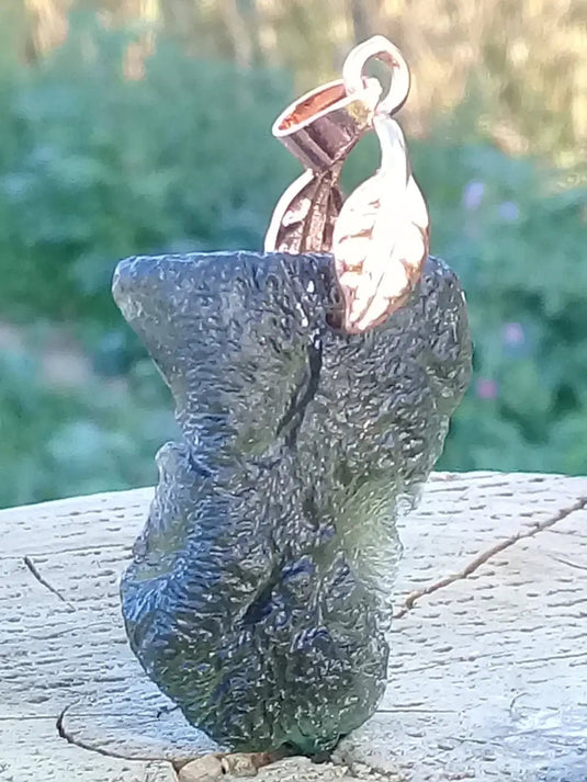 Moldavite pendentif Grade A ++++ (Bélière or fin - Fourni avec cordon) Moldavite pendentif