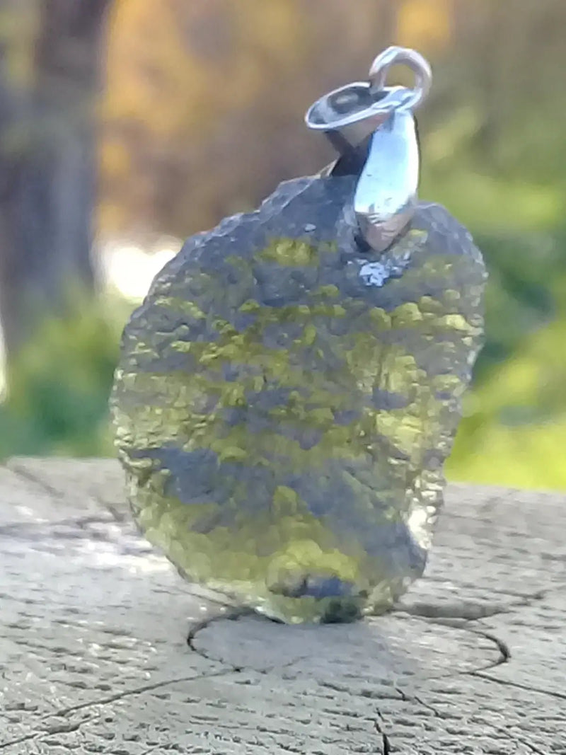 Load image into Gallery viewer, Moldavite pendentif Grade A ++++ (Fourni avec cordon) Moldavite pendentif
