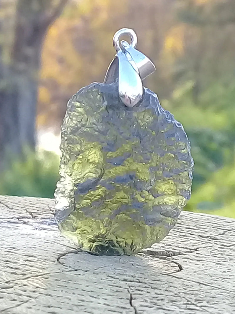 Carica immagine in Galleria Viewer, Moldavite pendentif Grade A ++++ (Fourni avec cordon) Moldavite pendentif Dans la besace du p&#39;tit Poucet   
