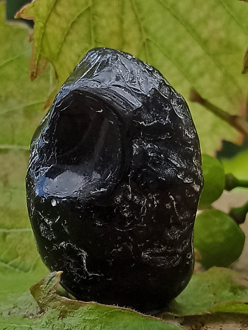 Cargue la imagen en el visor de la galería, Obsidienne larme d’apache du Mexique pierre roulée Grade A++++ Obsidienne larme d&#39;apache pierre roulée Dans la besace du p&#39;tit Poucet   
