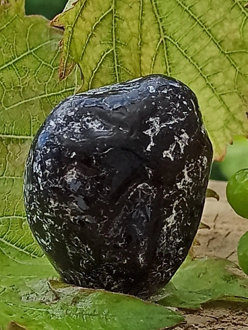 Load image into Gallery viewer, Obsidienne larme d’apache du Mexique pierre roulée Grade A++++ Obsidienne larme d’apache pierre roulée
