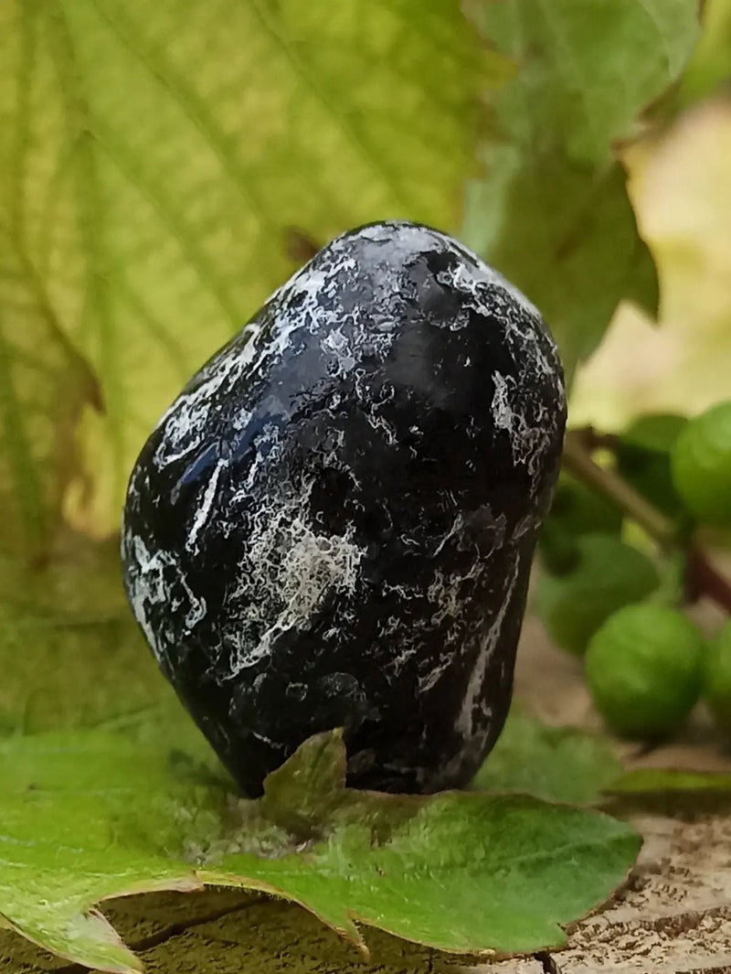 Load image into Gallery viewer, Obsidienne larme d’apache du Mexique pierre roulée Grade A++++ Obsidienne larme d’apache pierre roulée
