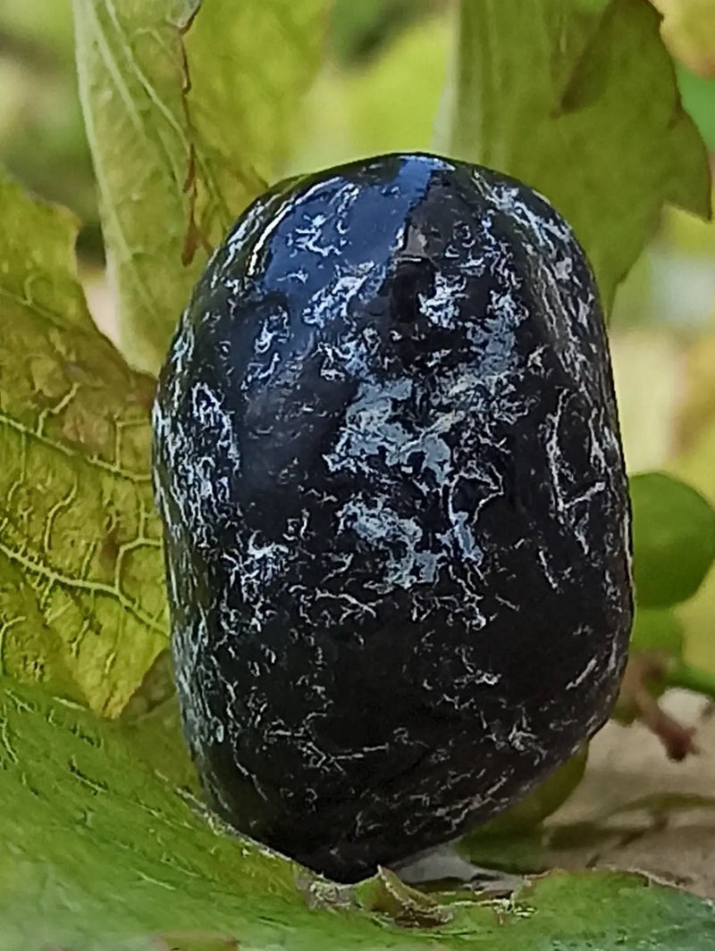 Load image into Gallery viewer, Obsidienne larme d’apache du Mexique pierre roulée Grade A++++ Obsidienne larme d’apache pierre roulée
