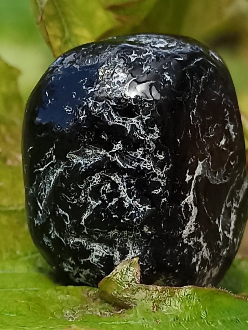 Load image into Gallery viewer, Obsidienne larme d’apache du Mexique pierre roulée Grade A++++ Obsidienne larme d’apache pierre roulée
