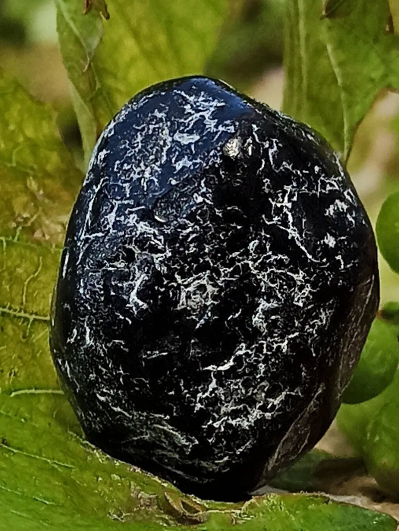 Load image into Gallery viewer, Obsidienne larme d’apache du Mexique pierre roulée Grade A++++ Obsidienne larme d’apache pierre roulée
