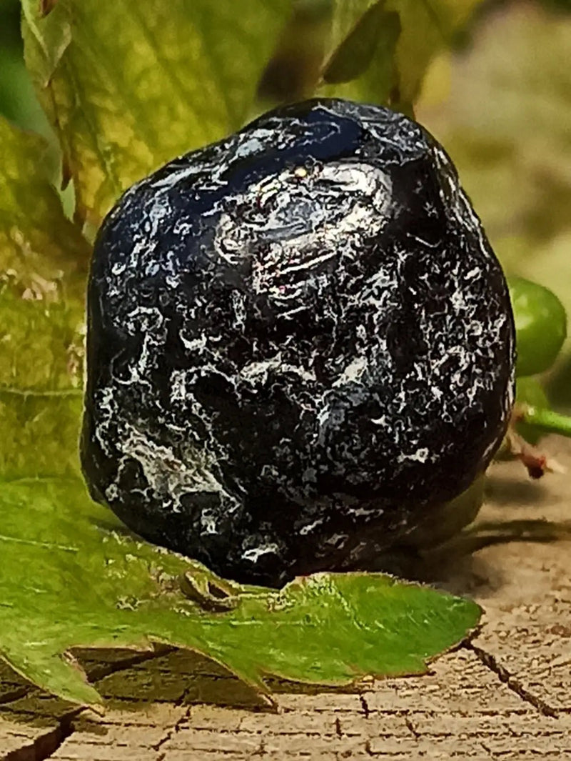 Load image into Gallery viewer, Obsidienne larme d’apache du Mexique pierre roulée Grade A++++ Obsidienne larme d’apache pierre roulée
