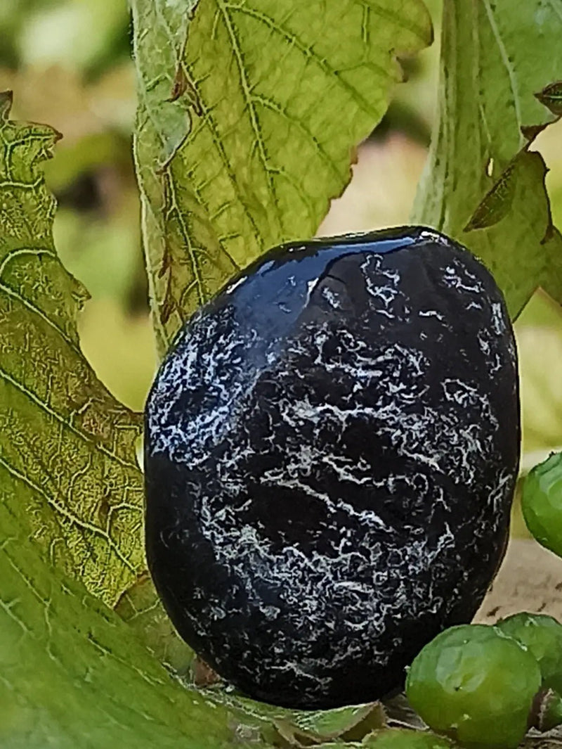 Load image into Gallery viewer, Obsidienne larme d’apache du Mexique pierre roulée Grade A++++ Obsidienne larme d’apache pierre roulée
