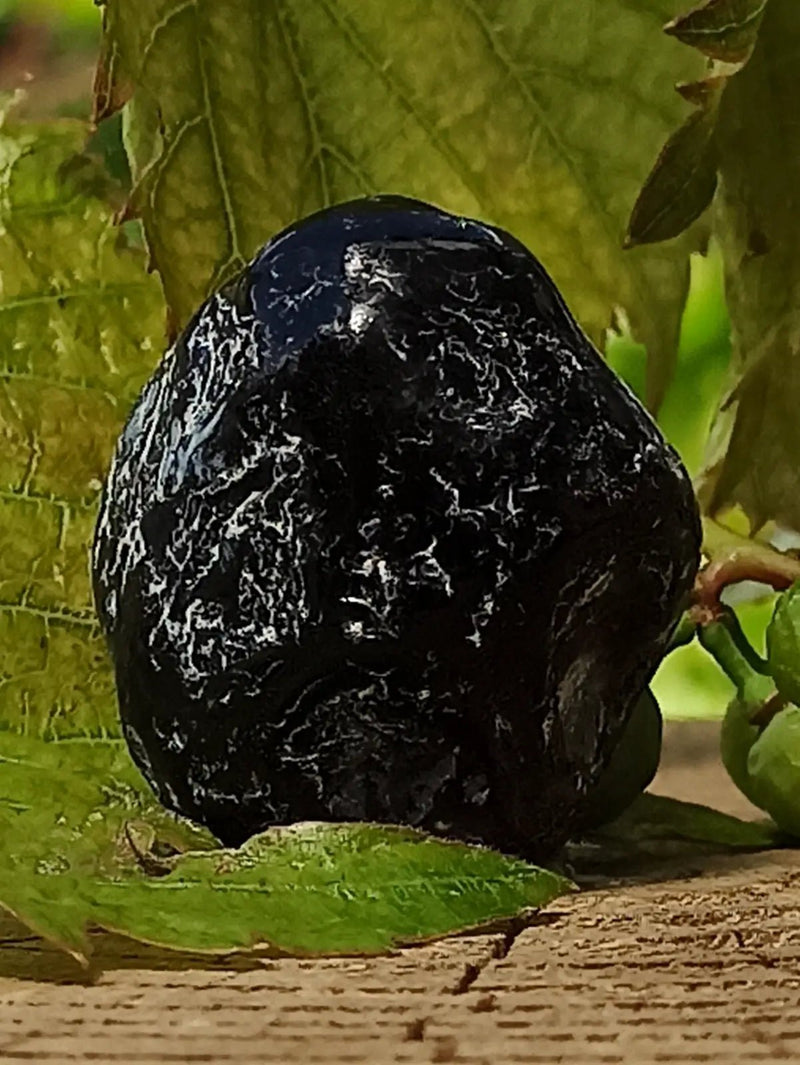 Load image into Gallery viewer, Obsidienne larme d’apache du Mexique pierre roulée Grade A++++ Obsidienne larme d’apache pierre roulée
