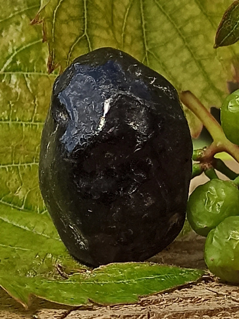 Chargez l&#39;image dans la visionneuse de la galerie, Obsidienne larme d’apache du Mexique pierre roulée Grade A++++ Obsidienne larme d&#39;apache pierre roulée Dans la besace du p&#39;tit Poucet   
