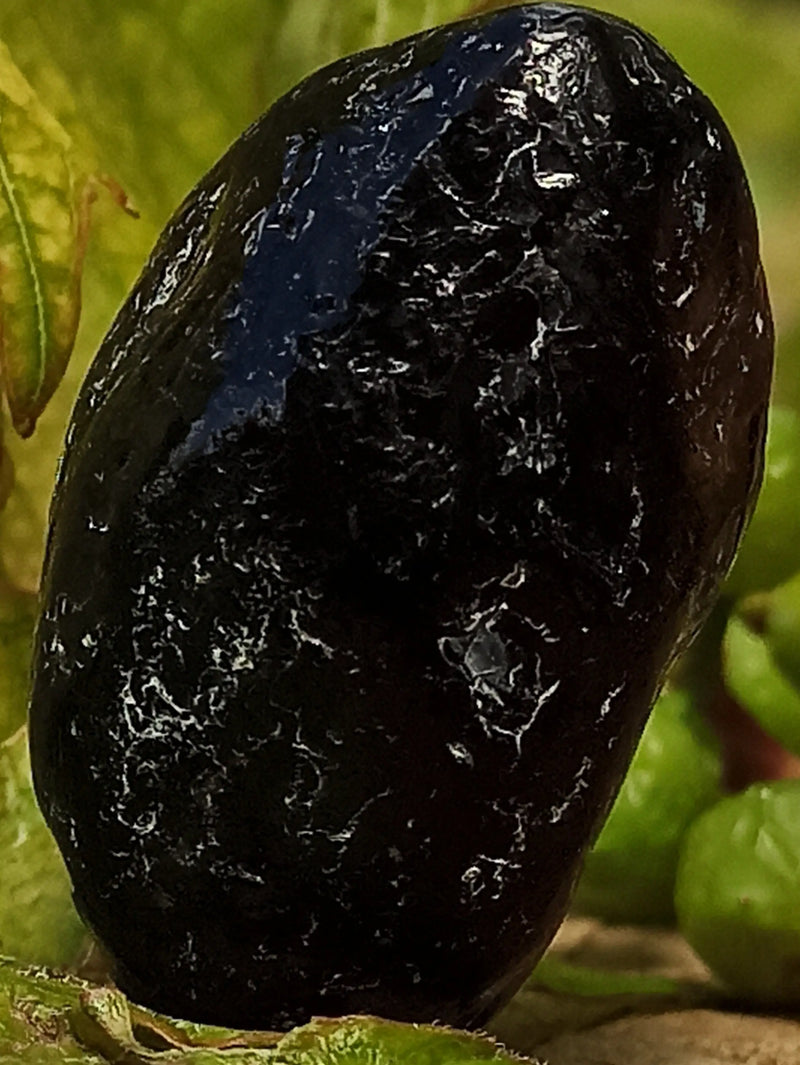 Загрузить изображение в просмотрщик галереи, Obsidienne larme d’apache du Mexique pierre roulée Grade A++++ Obsidienne larme d&#39;apache pierre roulée Dans la besace du p&#39;tit Poucet   

