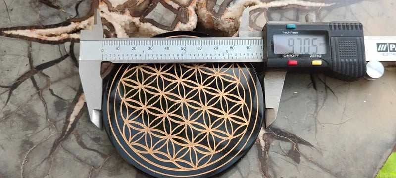 Chargez l&#39;image dans la visionneuse de la galerie, Obsidienne noire du Mexique disque fleur de vie Grade A++++ (MM) Disque gravé Fleur de Vie en Obsidienne noire
