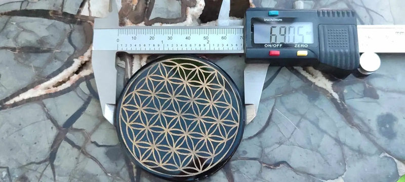 Load image into Gallery viewer, Obsidienne noire du Mexique disque fleur de vie Grade A++++ (PM) Disque gravé Fleur de Vie en Obsidienne noire
