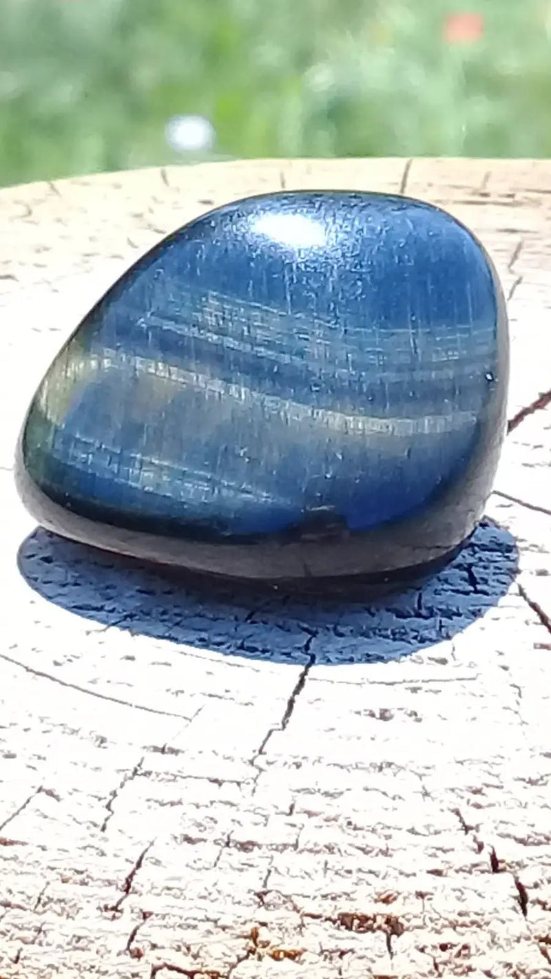 Chargez l'image dans la visionneuse de la galerie, Œil de faucon pierre roulée Grade A ++++ Pierre roulée Œil de faucon
